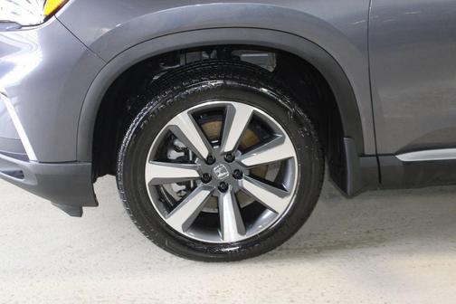 Modern Steel Metallic 2025 Honda Pilot Touring
