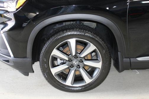 Crystal Black Pearl 2024 Honda Pilot Elite