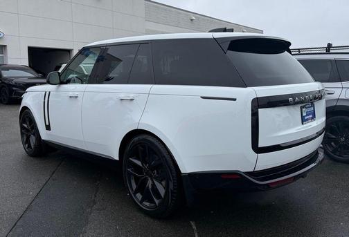 Fuji White 2024 Land Rover Range Rover P400 SE