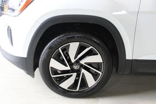Pure White 2025 Volkswagen Atlas 2.0T SE