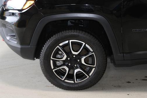 Diamond Black 2024 Jeep Compass Trailhawk