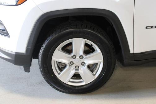 Bright White Clearcoat 2022 Jeep Compass Latitude