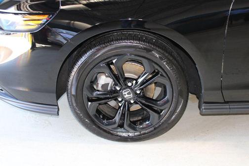 Crystal Black Pearl 2025 Honda Accord SE