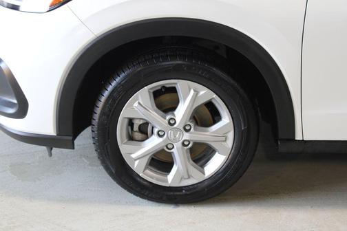 Platinum White Pearl 2023 Honda HR-V LX