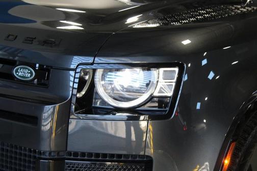 2025 Land Rover Defender P500 X-Dynamic SE