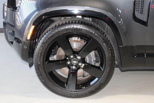 2025 Land Rover Defender P500 X-Dynamic SE