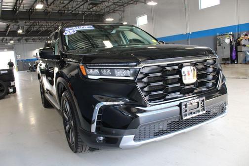 Crystal Black Pearl 2025 Honda Pilot Touring