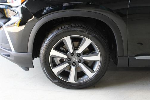 Crystal Black Pearl 2025 Honda Pilot Touring