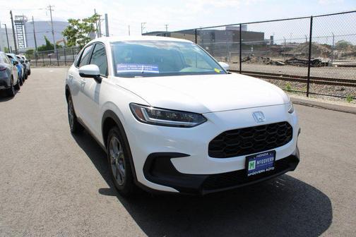 Platinum White Pearl 2026 Honda HR-V LX