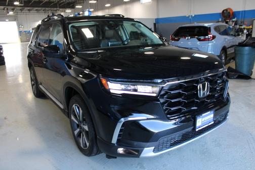 Crystal Black Pearl 2025 Honda Pilot Elite