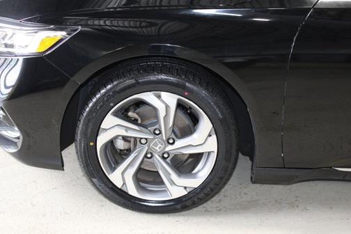 Crystal Black Pearl 2020 Honda Accord EX 1.5T