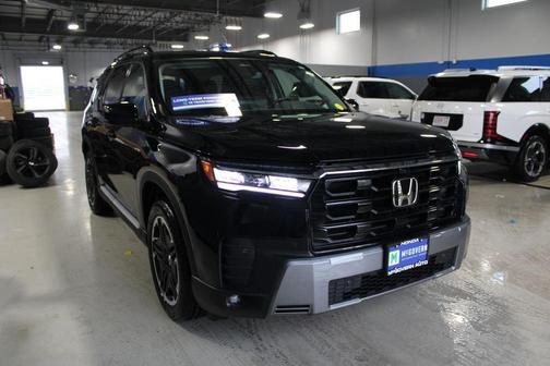 Crystal Black Pearl 2026 Honda Pilot Touring S