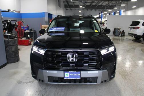 Crystal Black Pearl 2026 Honda Pilot Touring S