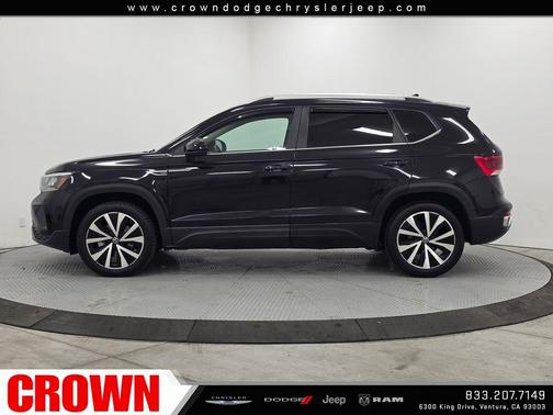 Deep Black Pearl Effect 2022 Volkswagen Taos 1.5T SE