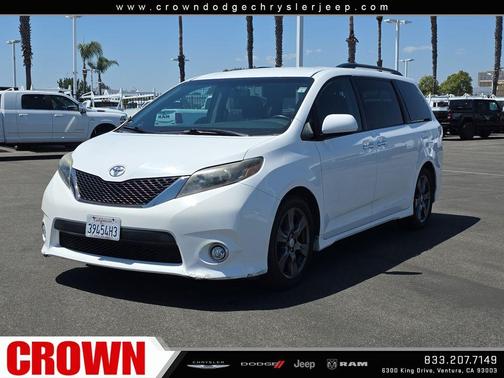 Super White 2017 Toyota Sienna SE