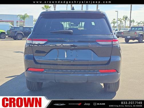Diamond Black 2024 Jeep Grand Cherokee Laredo