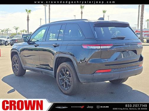 Diamond Black 2024 Jeep Grand Cherokee Laredo