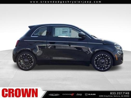 2025 FIAT 500e Base