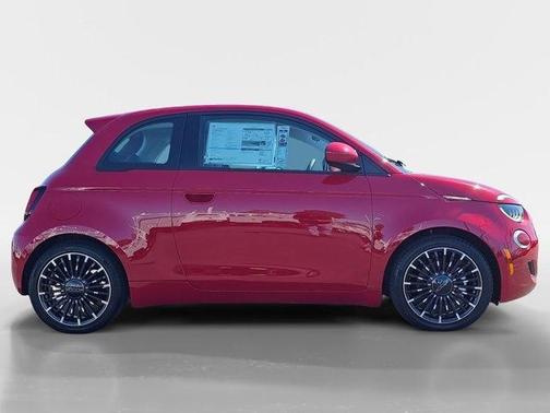 2024 FIAT 500e Base