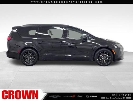 Diamond Black 2027 Chrysler Pacifica LIMITED