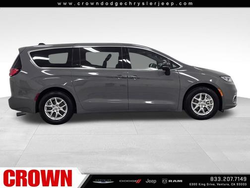 2025 Chrysler Pacifica Select