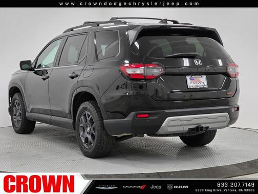 Crystal Black Pearl 2025 Honda Pilot TrailSport