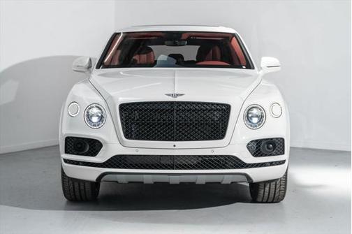 Photo 2 of 31 of 2018 Bentley Bentayga W12 Signature