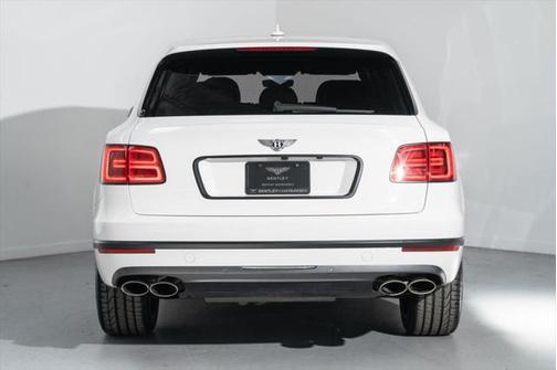 Photo 5 of 31 of 2018 Bentley Bentayga W12 Signature