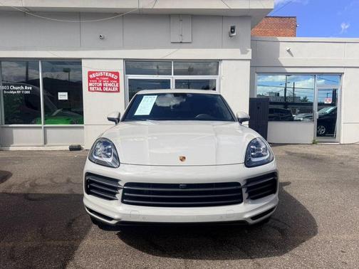 Carrara White Metallic 2023 Porsche Cayenne Platinum Edition