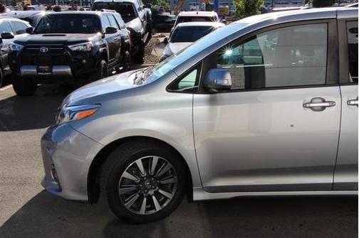 2018 Toyota Sienna Limited Premium