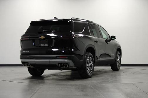 Mosaic Black Metallic 2026 Chevrolet Traverse LT