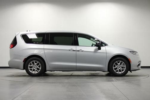 Silver Mist Clearcoat 2024 Chrysler Pacifica Touring L
