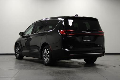 Brilliant Black Crystal Pearlcoat 2023 Chrysler Pacifica Hybrid Touring L