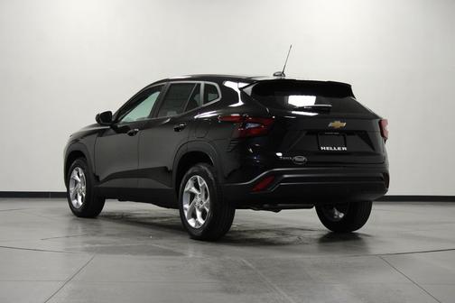 Mosaic Black Metallic 2026 Chevrolet Trax LS