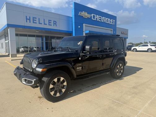 Black Clearcoat 2022 Jeep Wrangler Unlimited Sahara