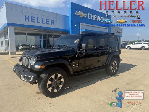 Black Clearcoat 2022 Jeep Wrangler Unlimited Sahara