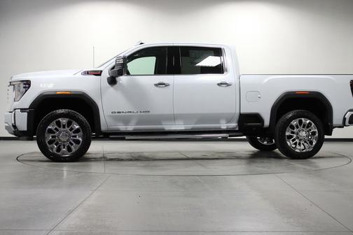 Glacier White Tricoat 2026 GMC Sierra 2500 Denali