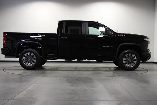 Black 2026 Chevrolet Silverado 2500 Custom