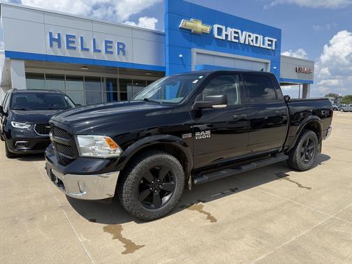 Brilliant Black Crystal Pearlcoat 2018 RAM 1500 SLT