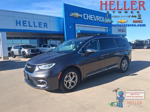 Granite Crystal Metallic Clearcoat 2023 Chrysler Pacifica Limited