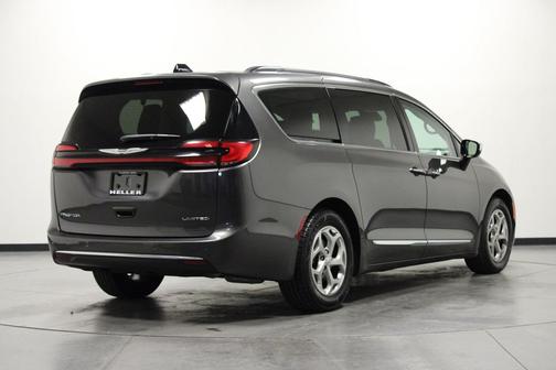 Granite Crystal Metallic Clearcoat 2023 Chrysler Pacifica Limited
