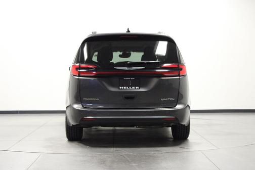 Granite Crystal Metallic Clearcoat 2023 Chrysler Pacifica Limited