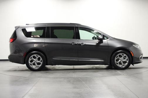 Granite Crystal Metallic Clearcoat 2023 Chrysler Pacifica Limited
