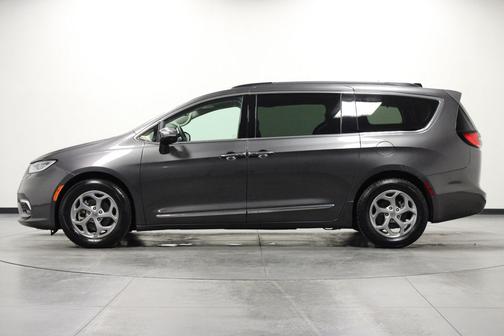 Granite Crystal Metallic Clearcoat 2023 Chrysler Pacifica Limited