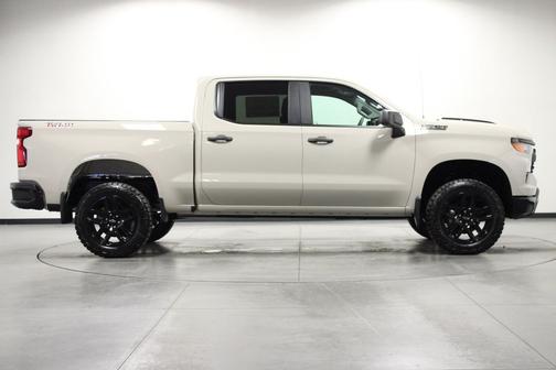 White Sands 2026 Chevrolet Silverado 1500 Custom Trail Boss