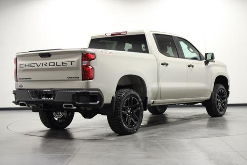 White Sands 2026 Chevrolet Silverado 1500 Custom Trail Boss