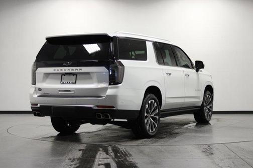 2025 Chevrolet Suburban 4WD High Country