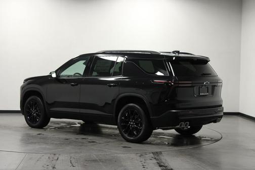 Mosaic Black Metallic 2026 Chevrolet Traverse LT