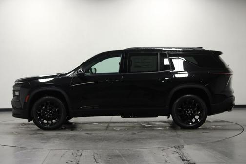 Mosaic Black Metallic 2026 Chevrolet Traverse LT