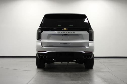 Iridescent Pearl Tricoat 2025 Chevrolet Suburban 4WD High Country